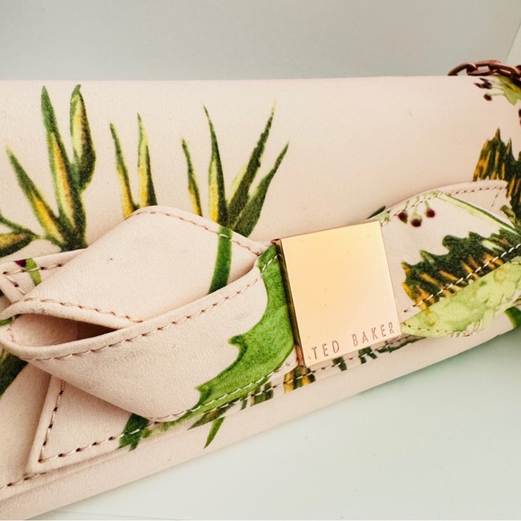 NWOT Ted Baker Light Pink Floral Printed Clutch - Picture 6 of 12